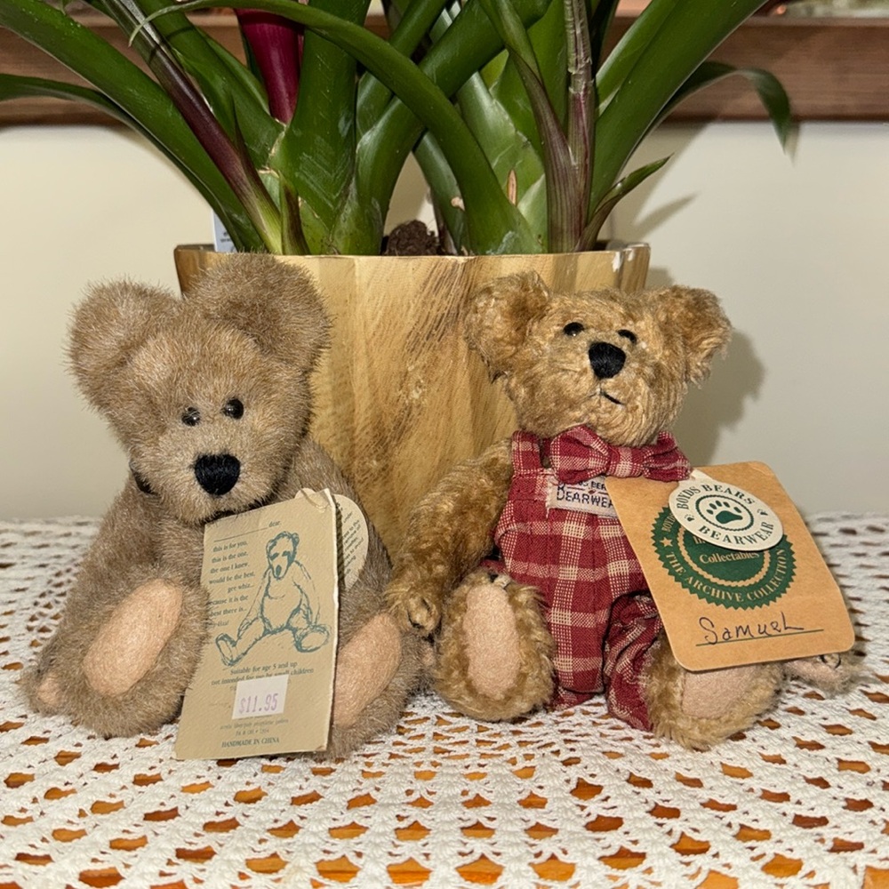 Boyd’s Bear Vintage Collectibles lot of Two Bears
